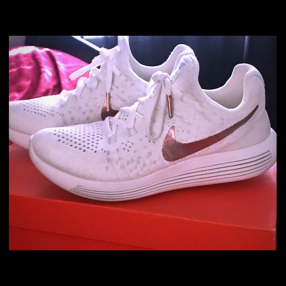 NIKE!!! LUNAREPIC LOW 2 X-PLORE